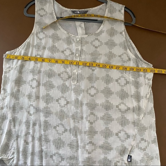 The North Face Sleeveless Aztec Blouse Size XL - Picture 11 of 11